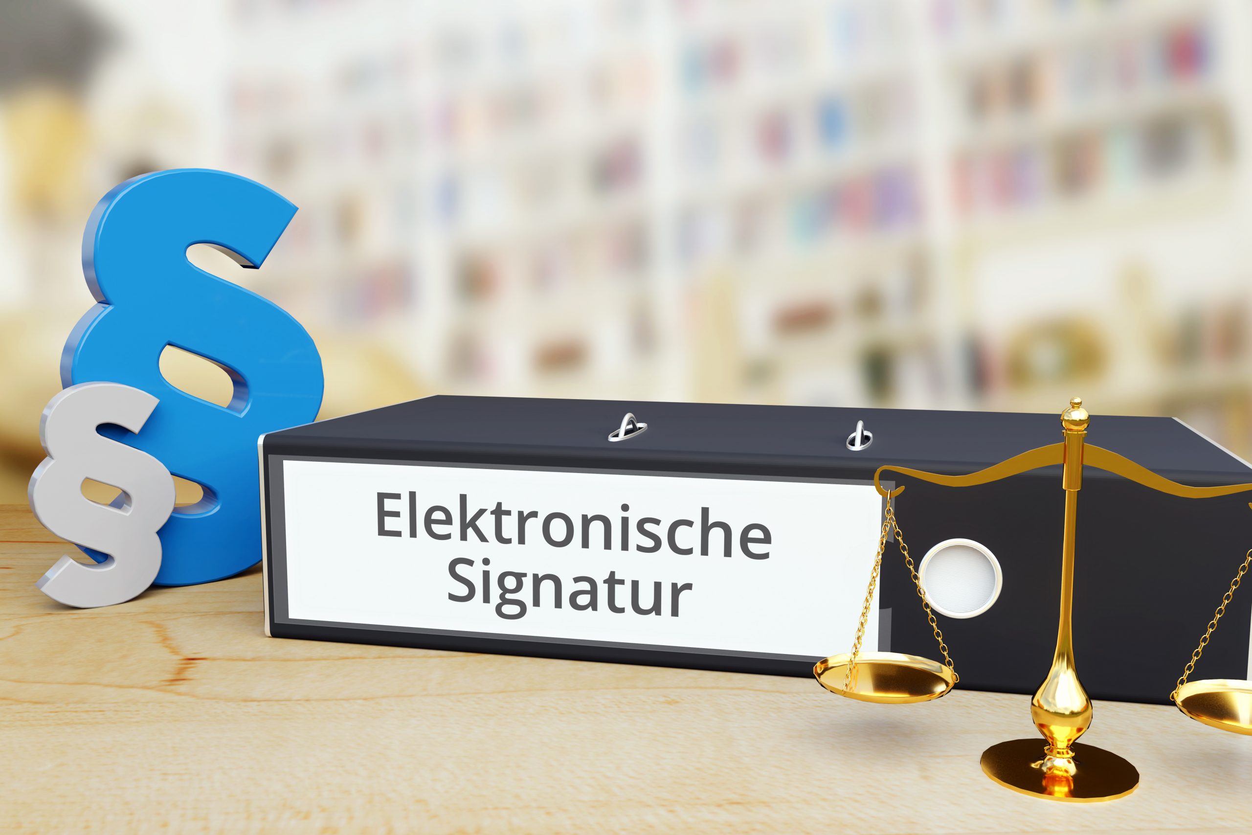 Elektronische Signatur – Gesetz/Recht. Ordner auf Schreibtisch mit Beschriftung neben Paragraf und Waage. Anwalt